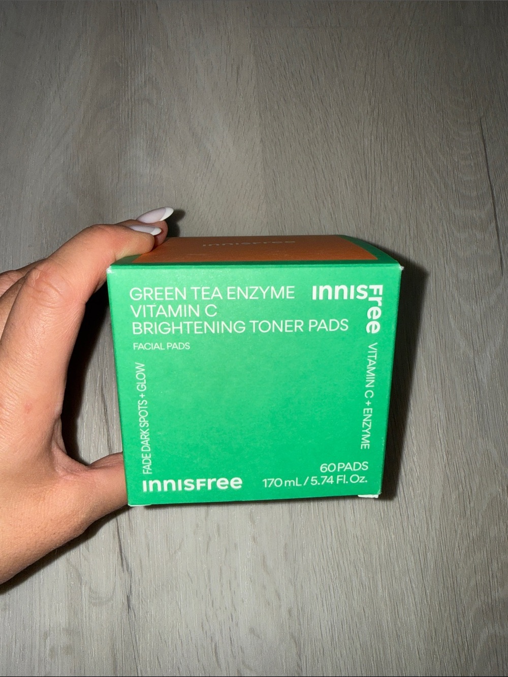 innisfree Green Tea Vitamin C Brightening Toner Pads - Green